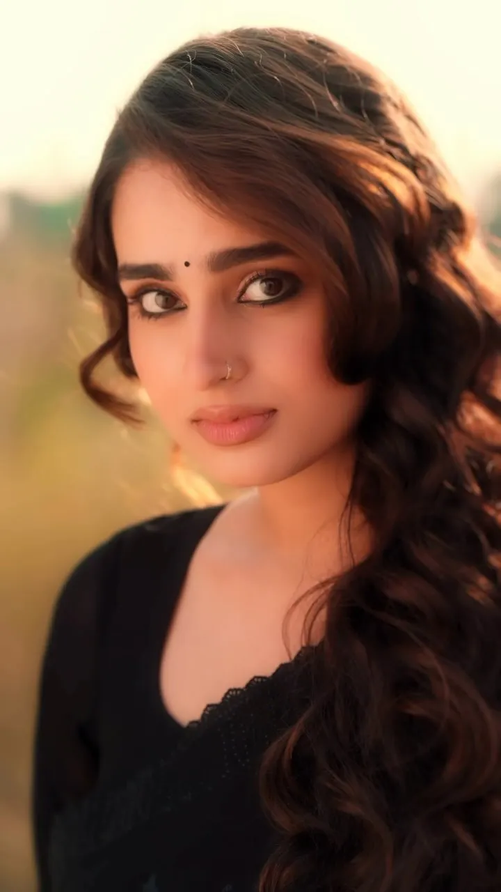 Ayesha Khan - ayesha-khan-hot-23.webp
